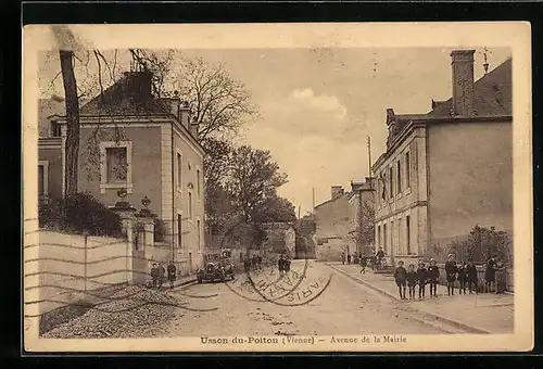 AK Usson-du-Poitou, Avenue de la Mairie