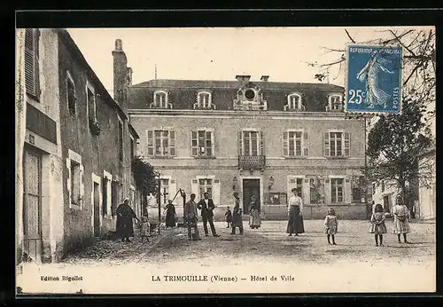 AK La Trimouille, Hotel de Ville