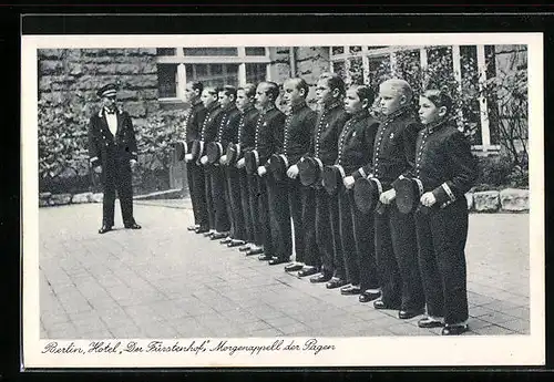 AK Berlin-Tiergarten, Hotel Der Fürstenhof, Morgenappell der Pagen