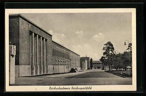 AK Berlin-Charlottenburg, Reichsakademie Reichssportfeld, Friedr.-Friesen-Allee, Turnhaus