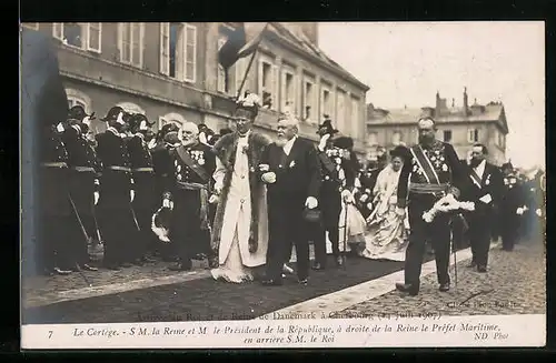 AK Le Cortige, Königin von Dänemark und französischer Präsident bei der Ankunft des dänischen Königs, 1907