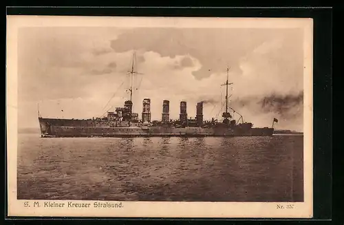 AK S. M. Kriegsschiff Stralsund vor der Küste