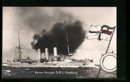AK S. M. S. Kriegsschiff Hamburg in voller Fahrt, Flagge und Steuerrad