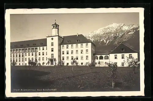 AK Bad Reichenhall, Städtisches Karnkenhaus mit Bergblick