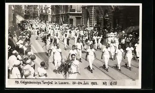 AK Luzern, 59. Eidgenössisches Turnfest 1928, Strassenumzug der Turner