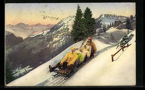 AK Männer und Frauen mit Schlitten auf einem Berg
