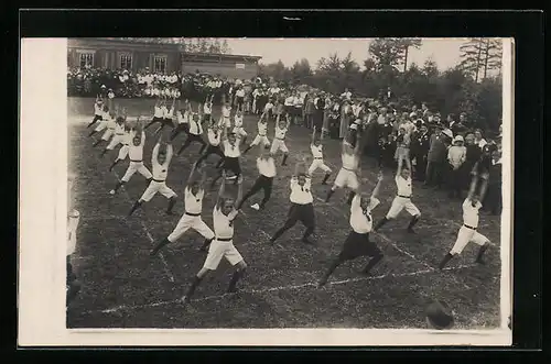 Foto-AK Turner und Turnerinnen bei Freiübungen