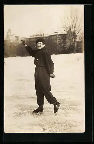 Foto-AK Junge auf Schlittschuhen im Winter, 1928