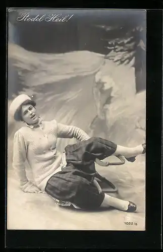AK Junge Frau ist auf dem Schlitten gestürzt