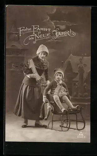 AK Frau und Junge mit einem Schlitten, Neujahrsgruss