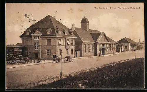 AK Durlach i. B., Der neue Bahnhof, Strassenansicht