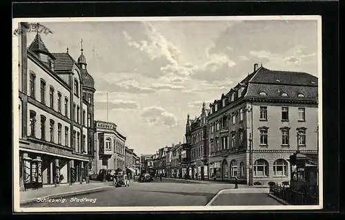 AK Schleswig, Stadtweg mit Geschäften und Abzweig