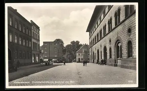 AK Kaiserslautern, Fruchthallstrasse mit Denkmal der 23er