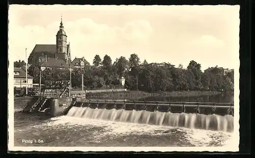 AK Penig i. Sa., Blick vom Wehr zur Kirche