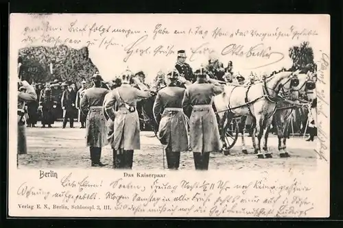 AK Berlin, Kaiser Wilhelm II. mit Gattin in einer Kutsche