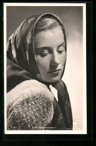 AK Schauspielerin Eva Immermann mit Kopftuch