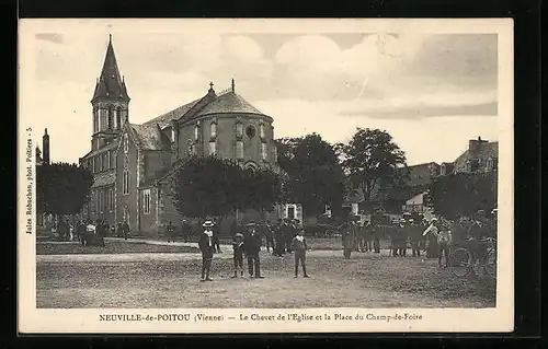 AK Neuville-de-Poitou, Le Chevet de l`Eglise et la Place du Champ-de-Foire