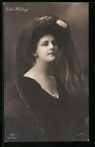 AK Schauspielerin Edith Whitney mit Kopfbedeckung