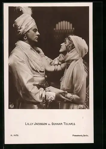 AK Schauspielerin Lilly Jacobson und Gunnar Tolnaes im Kostüm
