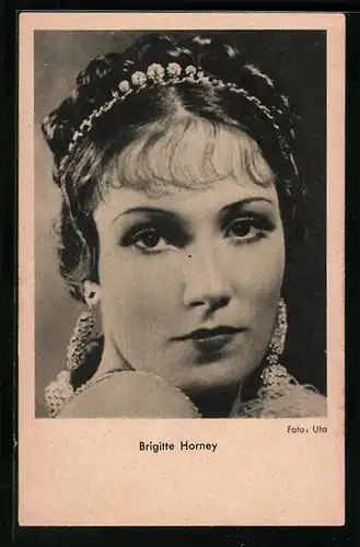 AK Schauspielerin Brigitte Horney mit Kopfschmuck