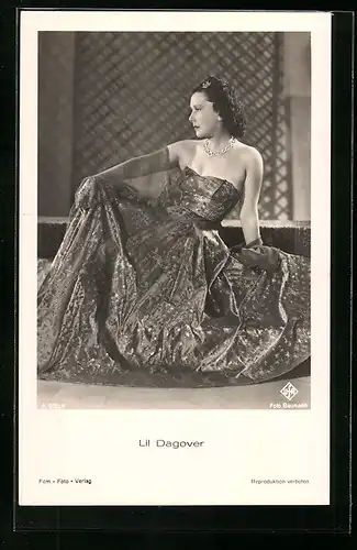 AK Schauspielerin Lil Dagover im Kleid posierend