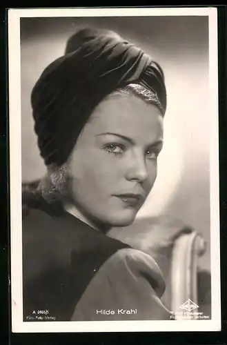 AK Schauspielerin Hilde Krahl mit Kopfbedeckung