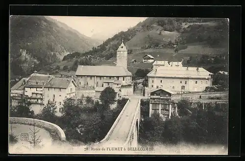 AK Flumet à Bellecombe, Ortspartie mit Kirche