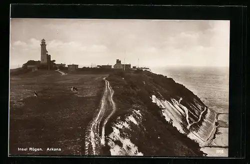 AK Arkona / Rügen, Ufer mit Leuchtturm