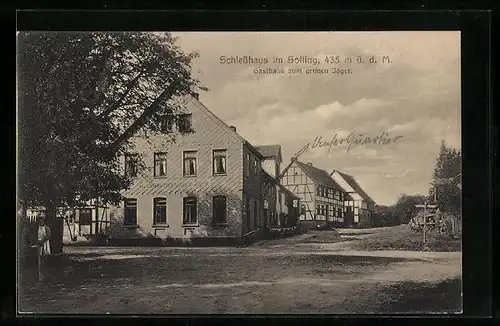 AK Schiesshaus /Solling, Gasthaus zum grünen Jäger mit Strasse und Nachbarhäusern