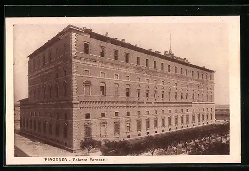 AK Piacenza, Palazzo Farnese, Fassade