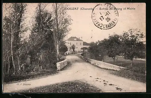 AK Douzat, Entrée du Bourg et Mairie