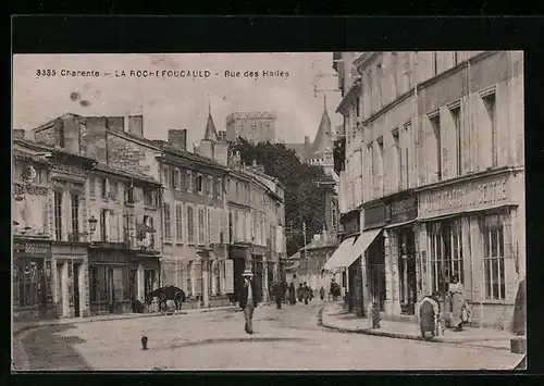AK La Rochefoucauld, Charente, Rue des Halles
