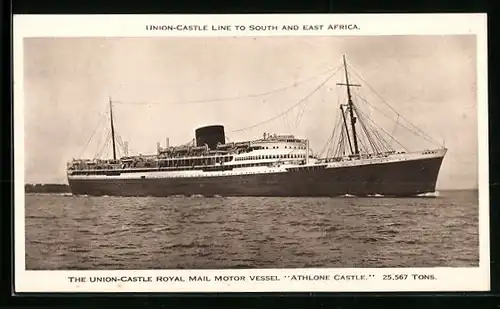 AK The Union-Castle Royal Mail Motor Vessel Athlone Castle in Küstennähe