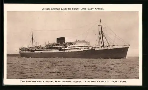 AK The Union-Castle Royal Mail Motor Vessel Athlone Castle in Küstennähe