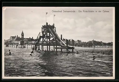 AK Swinemünde, Die Rutschbahn in der Ostsee, mit Küstenblick