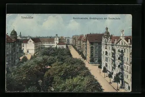 AK Berlin-Neukölln, Boddinstrasse mit Boddinplatz und Realschule aus der Vogelschau