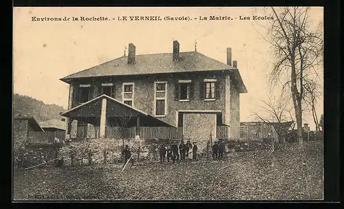 AK Le Verneil, La Mairie - Les Ecoles