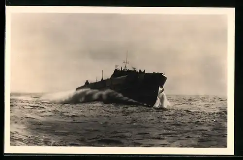 AK Schnellboot der Kriegsmarine stösst zur englischen Küste vor