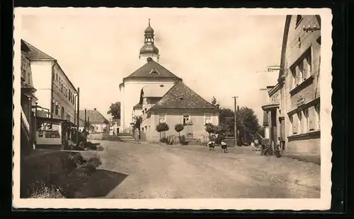 AK Braunsdorf, Strassenpartie mit Kirche