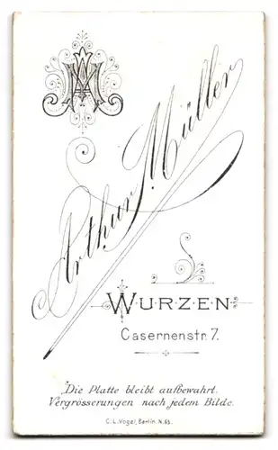 Fotografie Arthur Müller, Wurzen, Kasernenstr. 7, Junge Dame im modischen Kleid