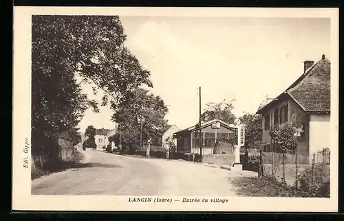 AK Lancin, Entrée du village