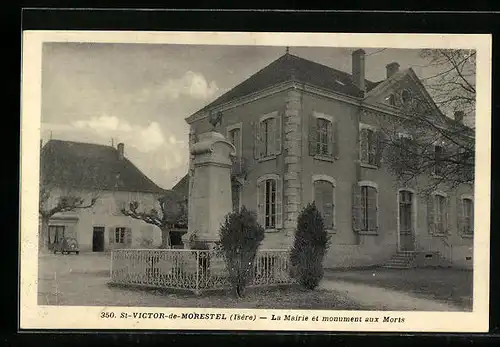 AK St-Victor-de-Morestel, La Mairie et monument aux Morts