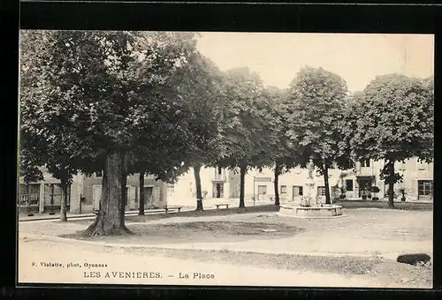 AK Les Aveniéres, La Place