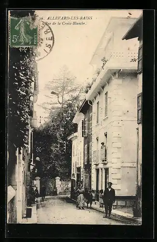 AK Allevard-les-Bains, Rue de la Croix-Blanche