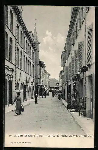 AK La Côte-Saint-André, La rue de l`Hotel de Ville et l`Hopital