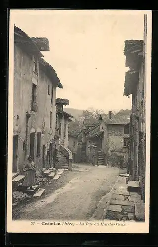 AK Crémieu, La Rue du Marché Vieux