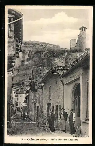 AK Crémieu, Vieille rue des Adobeurs