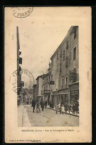 AK Bourgoin, Rue de la Liberté et la Mairie