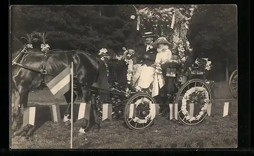 AK Frankfurt a. M., Volkskindertag 1913, Geschmückte Kutsche