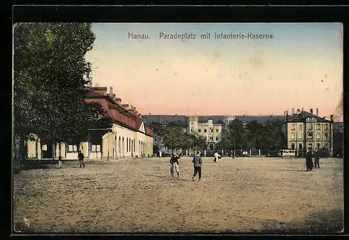 AK Hanau, Paradeplatz mit Infanterie-Kaserne